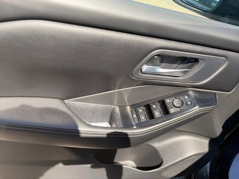 Used 2025 Nissan Rogue SV AWD/4WD image 17
