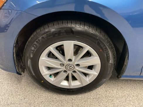 Used 2019 Volkswagen Golf S image 10