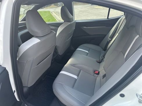 Used 2025 Toyota Camry SE w/ Convenience Package image 9