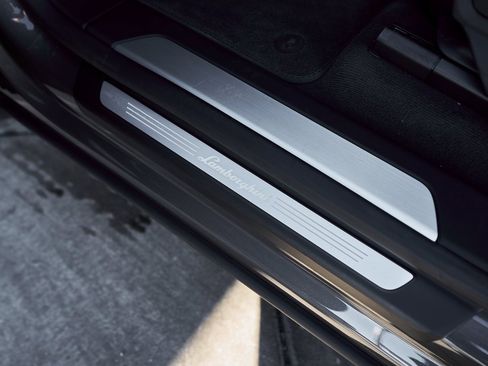 Used 2025 Lamborghini Urus SE image 34