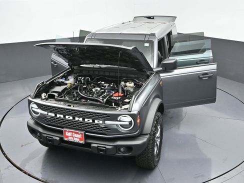 Used 2025 Ford Bronco Badlands image 48