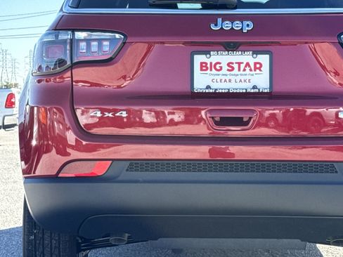 New 2026 Jeep Compass Latitude image 12