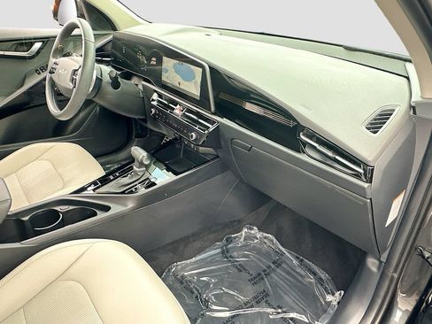Certified 2025 Kia Niro EX Touring FWD image 29