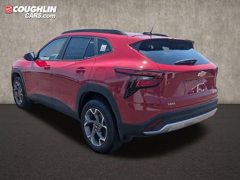 New 2026 Chevrolet Trax LT w/ Driver Confidence Package FWD image 5