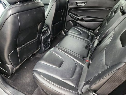 Used 2022 Ford Edge Titanium image 11