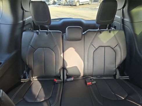 New 2026 Chrysler Pacifica Select w/ S Appearance Package image 28