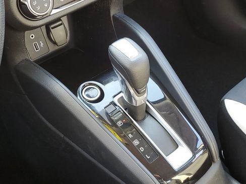 Certified 2021 Nissan Versa SV w/ Trunk Package image 17