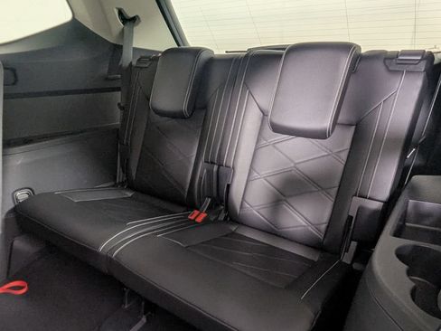 Used 2025 Volkswagen Atlas SE FWD image 26