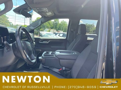 Used 2022 Chevrolet Silverado 1500 LT AWD/4WD image 4