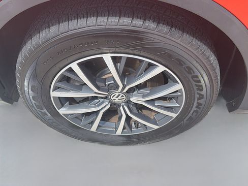 Used 2019 Volkswagen Tiguan SE image 34