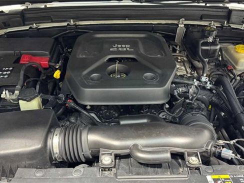 Used 2019 Jeep Wrangler Unlimited Sport S image 36