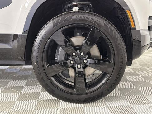 New 2026 Land Rover Defender 110 X-Dynamic SE image 35