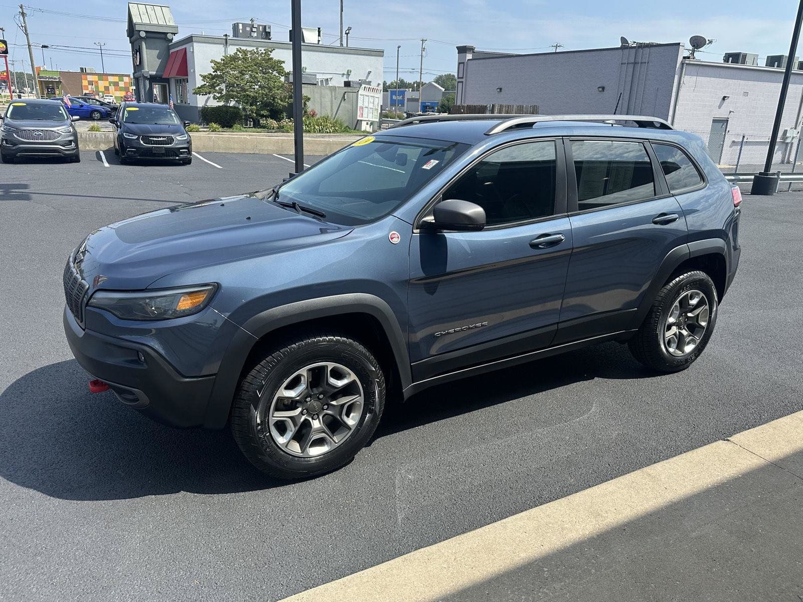 Used 2019 Jeep Cherokee Trailhawk w/ Comfort/Convenience Group AWD/4WD image 8