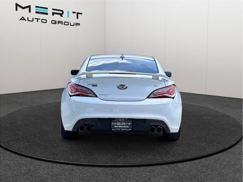 Used 2016 Hyundai Genesis 3.8 RWD image 8