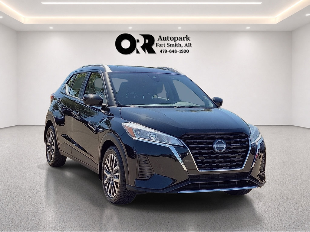 Used 2023 Nissan Kicks SV FWD image 1