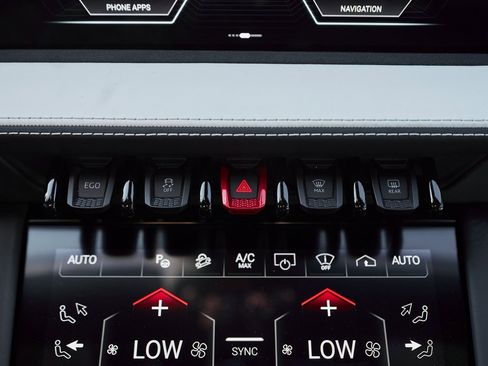 Used 2025 Lamborghini Urus SE image 71