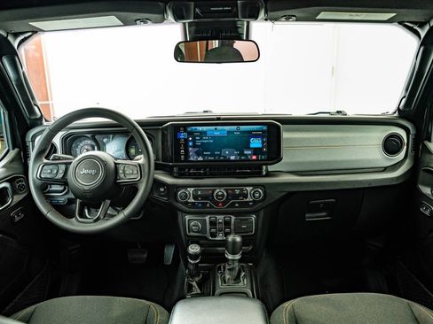 Used 2024 Jeep Wrangler Unlimited AWD/4WD image 4
