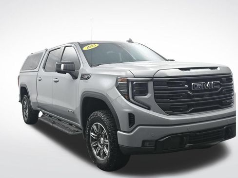 Used 2024 GMC Sierra 1500 AT4 w/ Technology Package AWD/4WD image 3