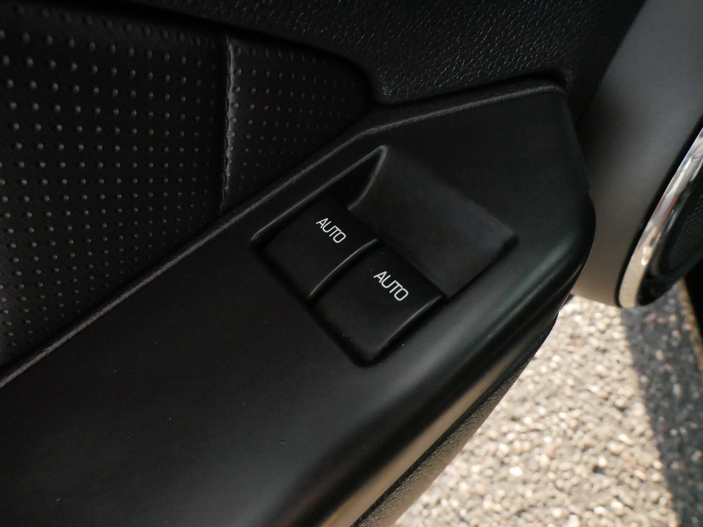 Used 2014 Ford Mustang Premium RWD image 19