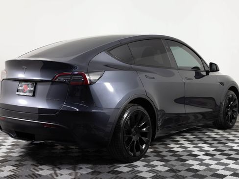 Used 2024 Tesla Model Y Long Range AWD/4WD image 7