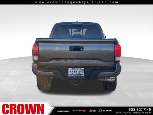 Used 2018 Toyota Tacoma TRD Sport image 6