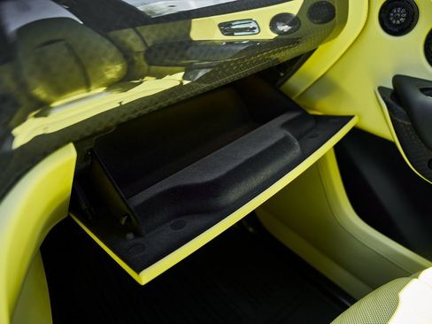 Used 2022 Rolls-Royce Cullinan Black Badge w/ Dark Exterior Package image 87