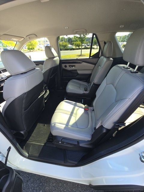 Used 2025 Honda Pilot EX-L image 17