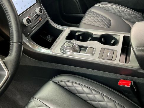 Used 2024 Ford Edge Titanium image 14