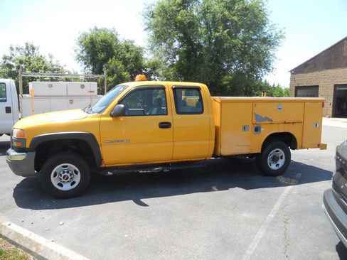 Used 2005 GMC Sierra 2500 W/T w/ Snow Plow Prep Package AWD/4WD image 7