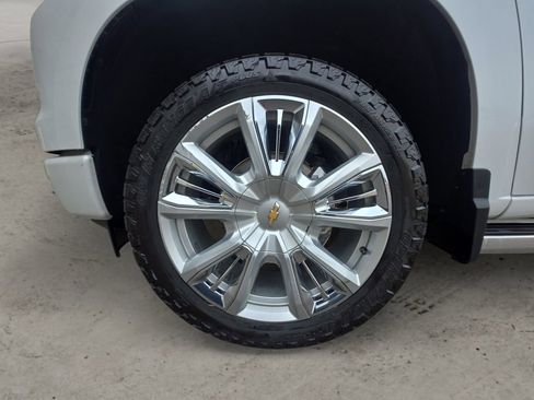 Used 2023 Chevrolet Silverado 1500 High Country w/ High Country Premium Package AWD/4WD image 14