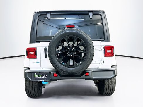 Used 2023 Jeep Wrangler Unlimited Sahara w/ Cold Weather Group AWD/4WD image 7
