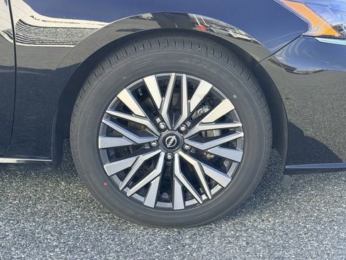 Used 2024 Nissan Altima 2.5 SV image 25