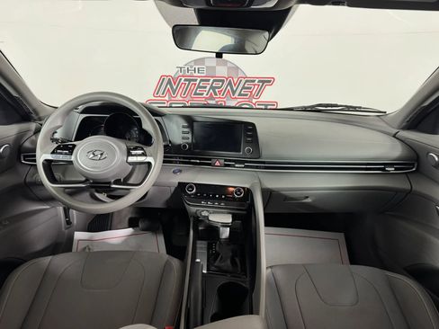 Used 2023 Hyundai Elantra SEL FWD image 11