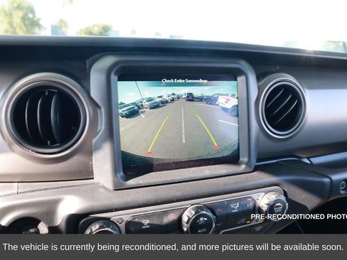 Used 2022 Jeep Wrangler Unlimited Sport image 17