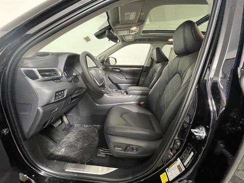 New 2026 Toyota Highlander Limited AWD/4WD image 9