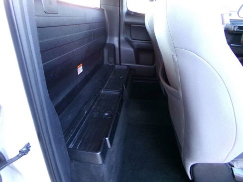 Used 2017 Toyota Tacoma SR image 18