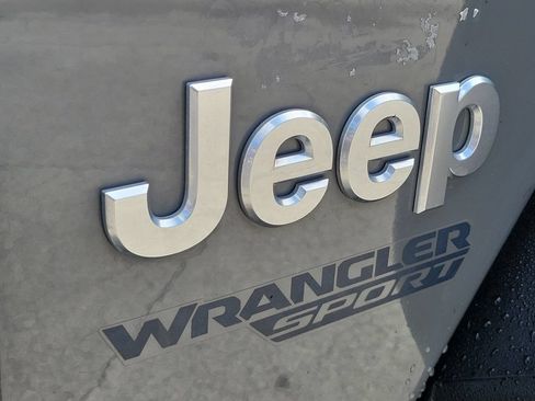 Used 2020 Jeep Wrangler Sport AWD/4WD image 9