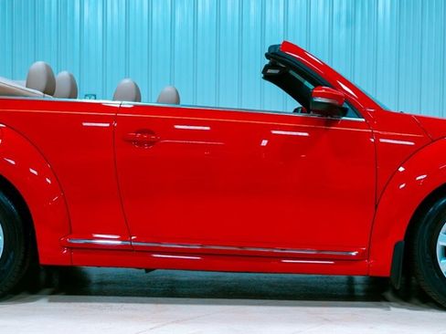 Used 2018 Volkswagen Beetle 2.0T S image 9