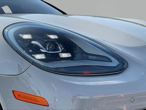 Used 2021 Porsche Panamera RWD image 33