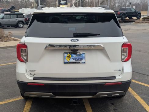 Used 2020 Ford Explorer XLT w/ Equipment Group 202A image 4