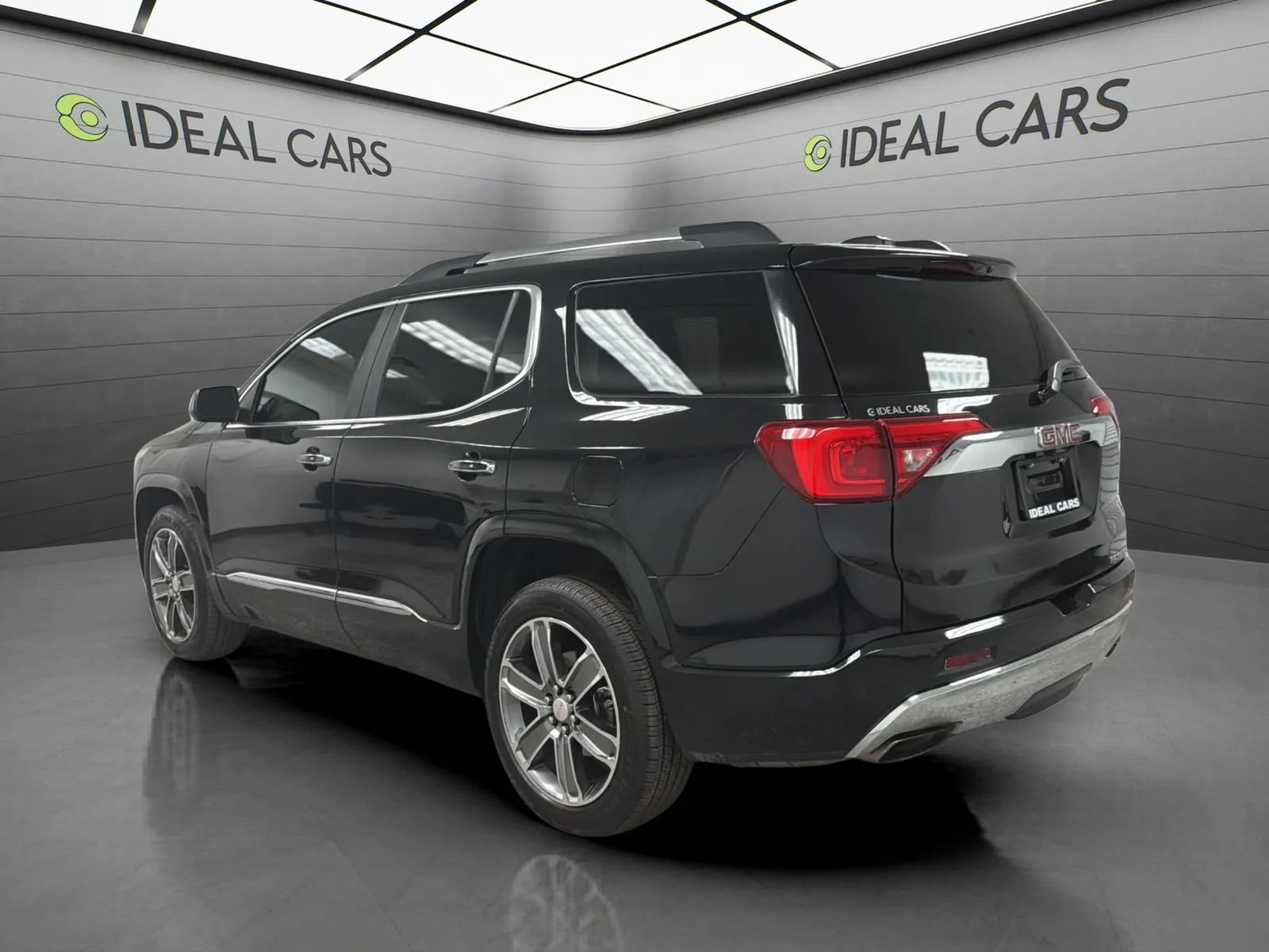 Used 2017 GMC Acadia Denali w/ Technology Package FWD image 7