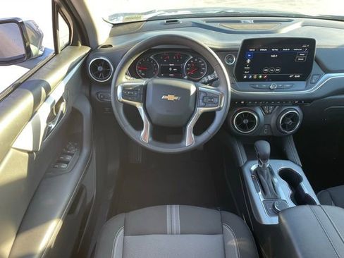 Used 2025 Chevrolet Blazer LT image 8