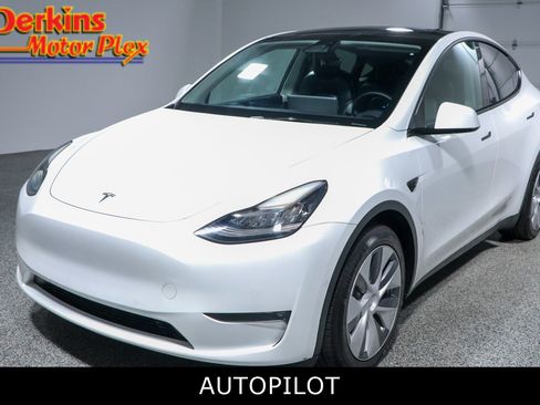Used 2022 Tesla Model Y Long Range AWD/4WD image 1