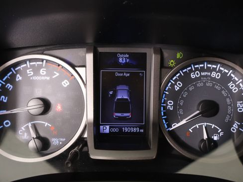 Used 2017 Toyota Tacoma SR5 w/ Tow Package image 4