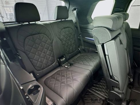 Used 2026 BMW X7 xDrive40i w/ Executive Package image 29