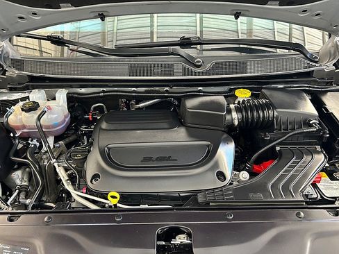 Used 2024 Chrysler Pacifica Touring-L image 26
