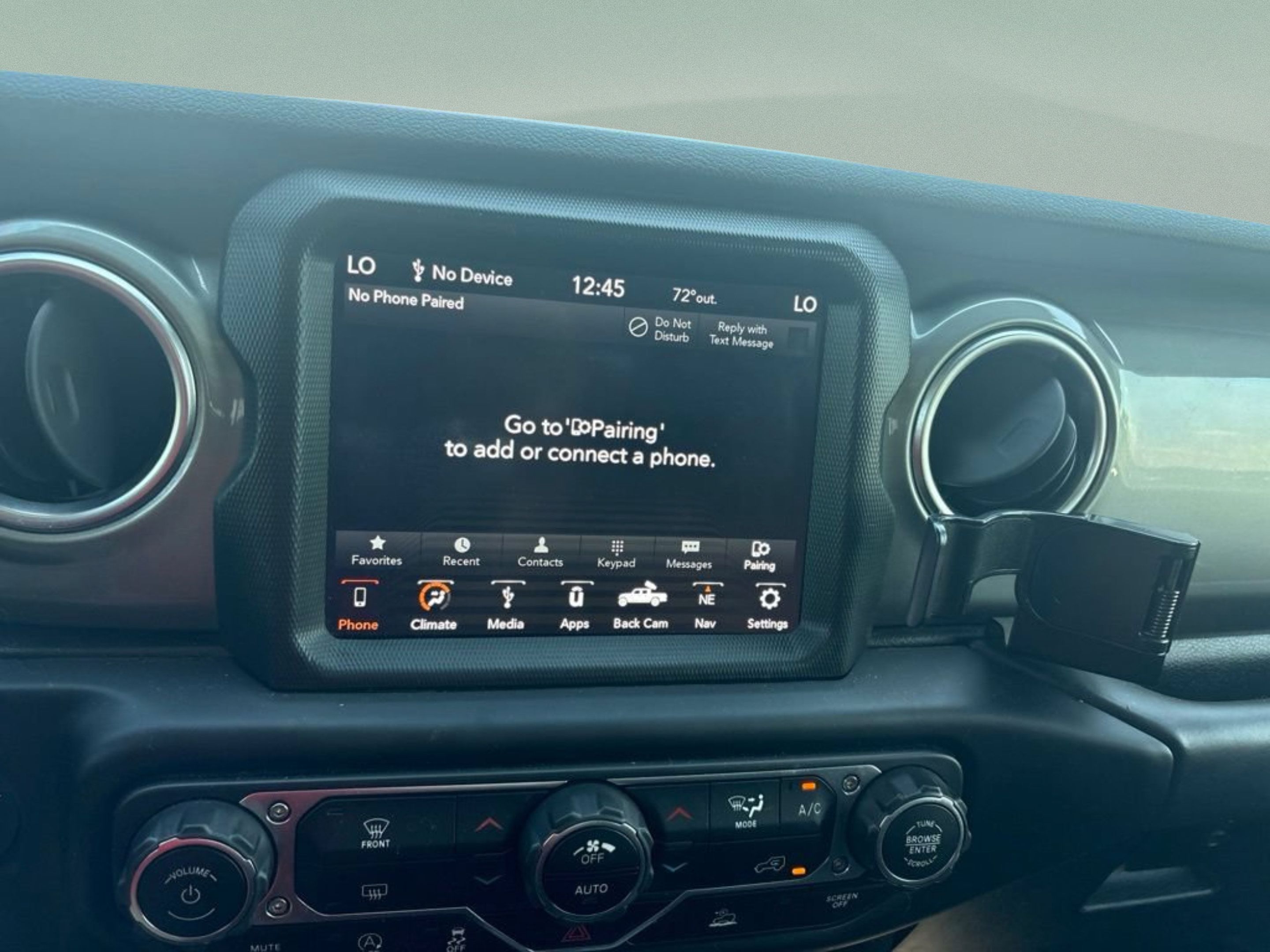 Used 2020 Jeep Gladiator Overland AWD/4WD image 12