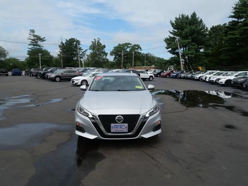 Used 2021 Nissan Altima 2.5 SV w/ SV Premium Package FWD image 3