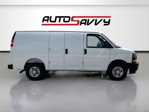 Used 2025 Chevrolet Express 2500 w/ Driver Convenience Package RWD image 8