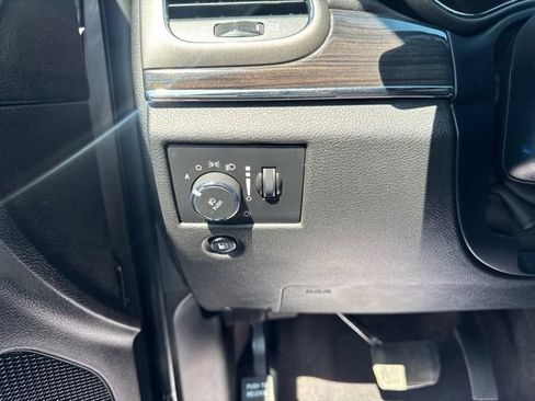 Used 2018 Jeep Grand Cherokee Overland AWD/4WD image 23